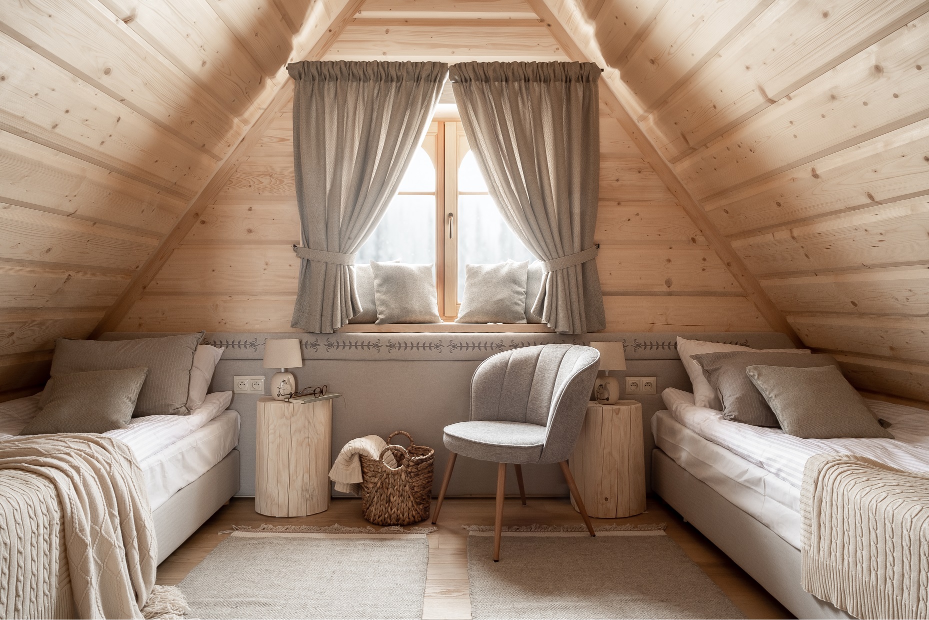 picture of a cozy cabin bedroom with two single beds